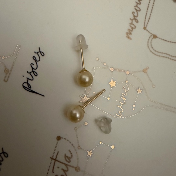 Dainty 14kt solid yellow gold pearl solitaire stud earrings